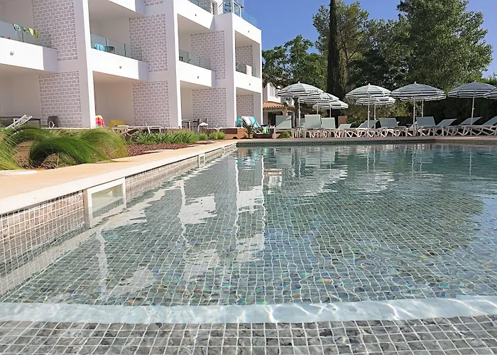 Cabot Velas 公寓 *